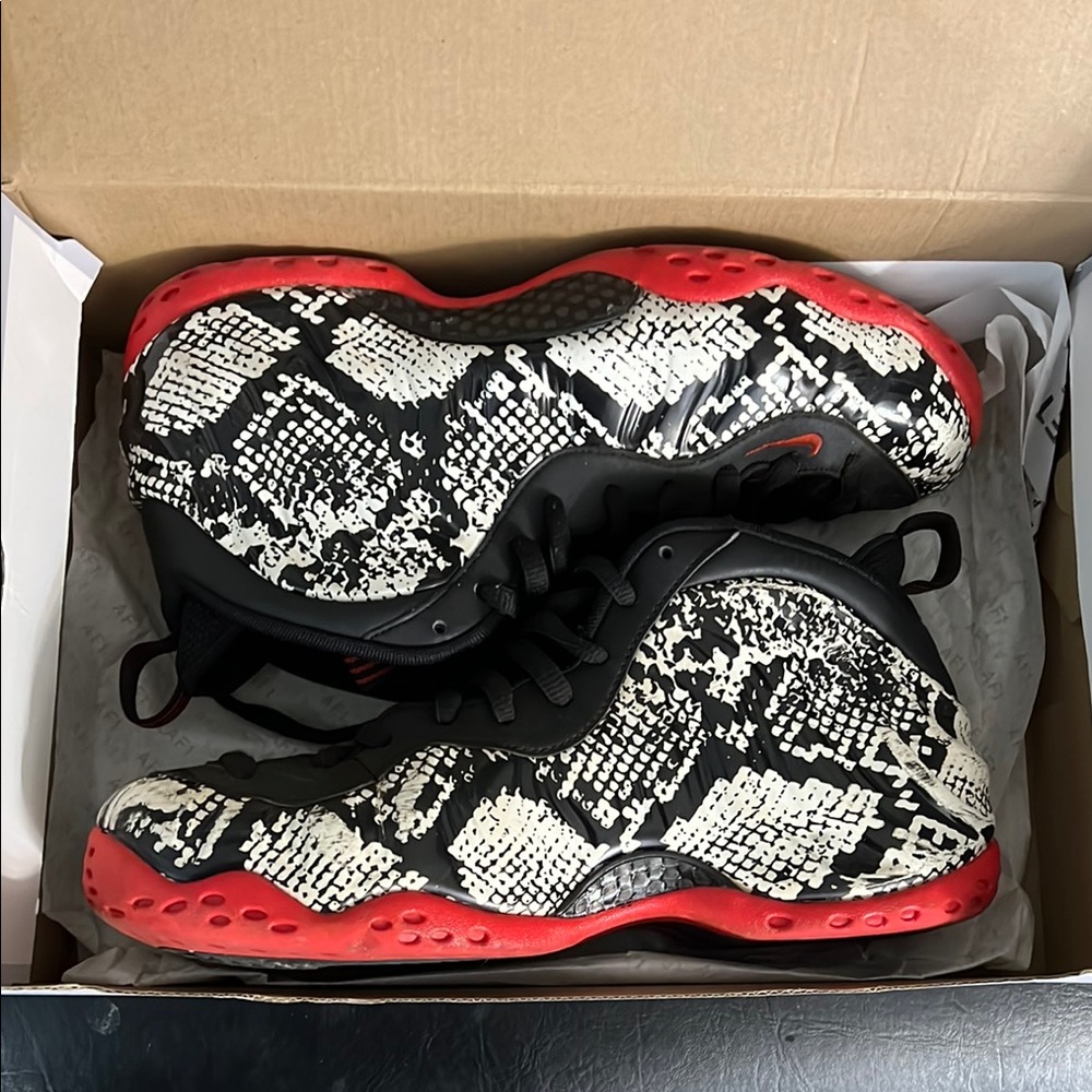 Black and Red FOAMPOSITES
